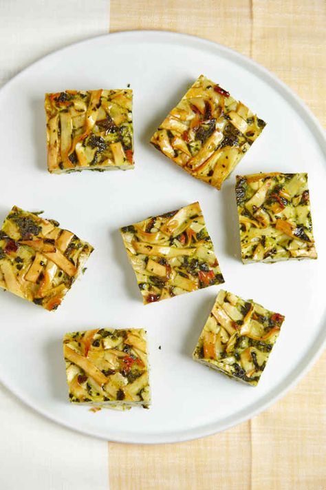 Spinach Noodle Kugel Vegetable Kugel, Shabbos Recipes, Kugel Recipes, Potato Kugel Recipe, Sweet Potato Zucchini, Noodle Kugel Recipe, Spinach Noodles, Potato Zucchini, Shabbat Recipes