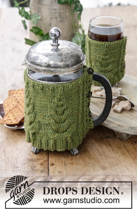 Festive home - Christmas Workshop Knitted Mug Warmer, Coffee Knitting Pattern, Knitted Cables, French Press Cozy, Teapot Cosy, Christmas Knits, Knitting Things, Diy Joy, Magazine Drops