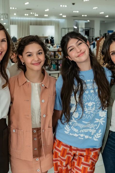 Bat Mitzvah Outfits, Sadie Sandler, Movie Duos, Best Teen Movies, Not Invited, Netflix Film, Bar Mitzva, The Baby Sitters Club, Hairstyle Examples