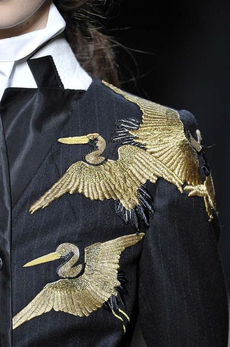 Dries Van Noten embroidered birds in gold Combining western pinstripe and eastern pattern and technique ♦F&I♦ Kimono Embroidery, Gold Birds, Couture Embroidery, Japanese Embroidery, Couture Details, Embroidery Fashion, Embroidery Inspiration, Dries Van Noten, Fashion Details