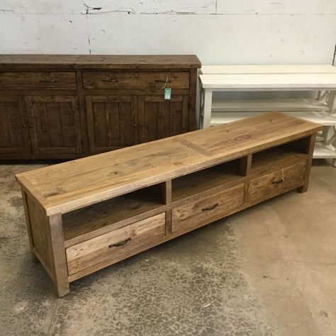 Wooden Tv Console Ideas, Western Tv Stand, Tv Table Wood, Rustic Wood Tv Stand, Rustic Tv Stands, Homemade Tv Stand, Pallet Furniture Tv Stand, Diy Tv Stand Ideas, Tv Grande