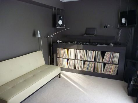 Perfect room Home Dj Setup, Music Room Storage, Dj Table, Dj Room, Home Music Rooms, Vinyl Room, Record Room, Small Couch, Music Studio Room