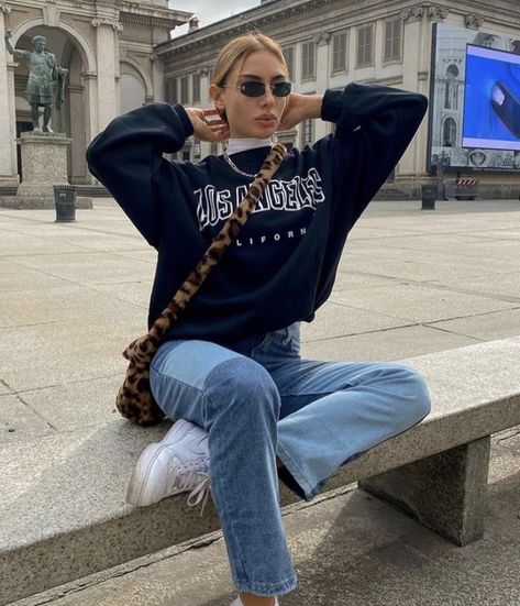 a navy los angeles crew neck over a white turtleneck with a fluffy leopard print bag, jeans, air forces, and sunglasses Turtleneck Under Crewneck, Turtle Neck Under Sweater, Navy Crewneck Outfit, Turtleneck Under Sweater, Crewneck And Jeans, Navy Sweater Outfit, Crew Neck Sweater Outfit, Crew Neck Outfit, Crewneck Outfit