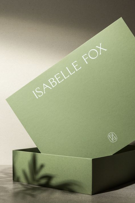 Isabelle Fox on Behance Web Design Illustration, Jewelry Packaging Design, Luxury Packaging Design, Collateral Design, Box Packaging Design, Packing Design, Packaging Labels Design, Creative Packaging, Business Card Mock Up