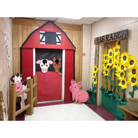 Ideas For Kindergarten Classroom, Farm Vbs Decorations, Kindergarten Classroom Door, Farm Vbs, Charlotte Web, Farm Classroom Theme, Classroom Door Decorations, Farm Animals Preschool, Kindergarten Pictures