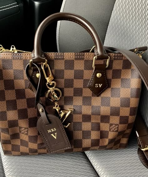 Lv Accessories, Lv Luggage, New Louis Vuitton Handbags, Louis Vuitton Luggage Tag, Lv Speedy 25, Designer Handbags Louis Vuitton, Lv Speedy 25 Bandouliere, Speedy Bandouliere 25, Speedy 30 Damier Ebene