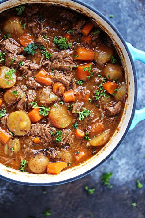 This Guinness Beef Stew recipe is made on the stovetop in a Dutch oven and packed with flavour. Whip up a batch for St. Patrick's Day or any day you're craving a delicious bowl of comfort food! Guiness Beef Stew Recipe, Beef Stew In The Oven, Stew In The Oven, Stew Recipes Stove Top, Dutch Oven Beef Stew Recipes, Beef Stew Recipe Oven, Dutch Oven Soup, Beef Stew Healthy, Dutch Oven Beef Stew