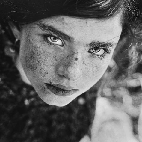 Contrast.  What more can I say?  [Untitled, Artwork by Daria Pitak. model: Roksana Ratajczak.] Beautiful Freckles, Eye Photography, Foto Art, Human Face, Black And White Portraits, Best Black, Interesting Faces, Girls Eyes, Black And White Photography