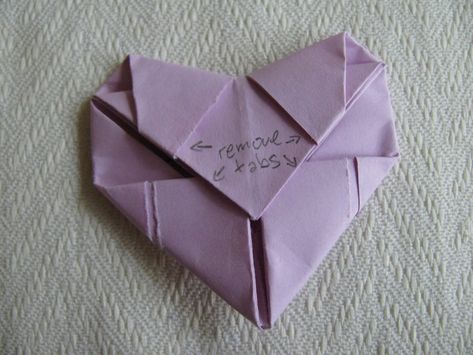 Hart Origami, Origami Box Instructions, Origami Heart With Wings, Origami Star Paper, Origami Shapes, Beautiful Origami, Dollar Origami, Origami Ball, Dollar Bill Origami