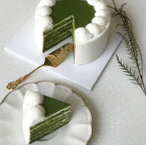 Matcha Cake, Gateaux Cake, Think Food, Greens Recipe, Pretty Cakes, Cute Cakes, Cafe Food, Beautiful Food, Pretty Food