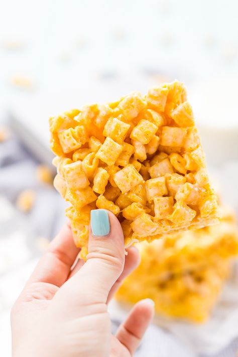 These Cap'n Crunch Treats are a fun twist on classic rice krispies treats and inspired by the book Ready Player One by Ernest Cline. They're the perfect fast dessert or afternoon snack and Cap'n Crunch lovers will go crazy over them! Halloween Rice Crispy Treats, Mini Muffin Tin Recipes, Peanut Butter Rice Crispy Treats, Captain Crunch Cereal, Rice Crispy Squares, Cap'n Crunch, Captain Crunch, Fast Desserts, Crunch Recipe