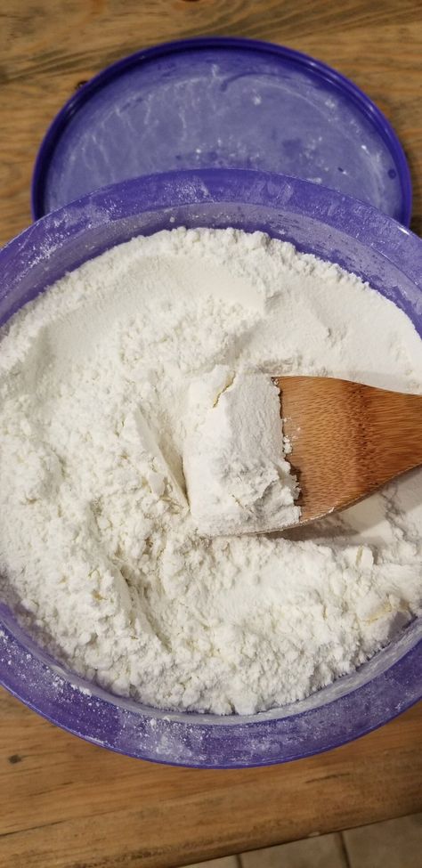 This gluten-free flour blend for breads is much better than anything you can buy in a pre-mixed, off-the-shelve flour. Bread Flour Recipe, Gluten Free Bread Flour, Gf Flour Blend, Best Gluten Free Bread, Gluten Free Flour Mix, Pan Sin Gluten, Gluten Free Flour Blend, Gf Bread, General Mills