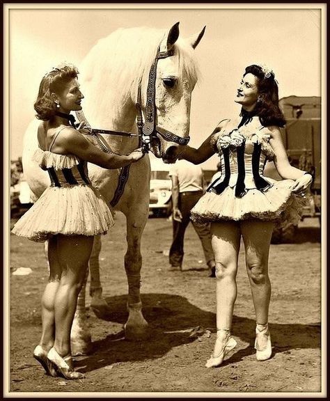 Female Circus Ringleader, Female Circus Performer, Vintage Circus Performers, 1900 Circus, Vintage Circus Costume, Circus Photography, Vintage Circus Photos, 1900 Circus Vintage Photos, Circus Aesthetic