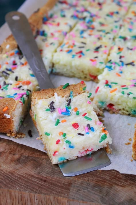 Funfetti Cake Mix Recipes, Ooey Gooey Cake, Gooey Cake, Gooey Butter, Funfetti Cake Mix, Gooey Butter Cake, Butter Cake Recipe, Cake Bites, Cookie Butter