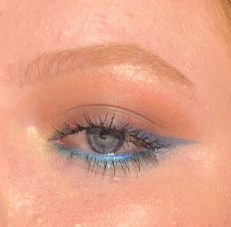 Blue Pencil Eyeliner, Eye Makeup Blue Eyeliner, Blue Eye Pencil Make Up, Blue Eyeliner Hooded Eyes, Simple Blue Eyeliner, Blue Waterline Makeup, Subtle Blue Eye Makeup, Blue Eyeliner Makeup Looks, Easy Blue Makeup