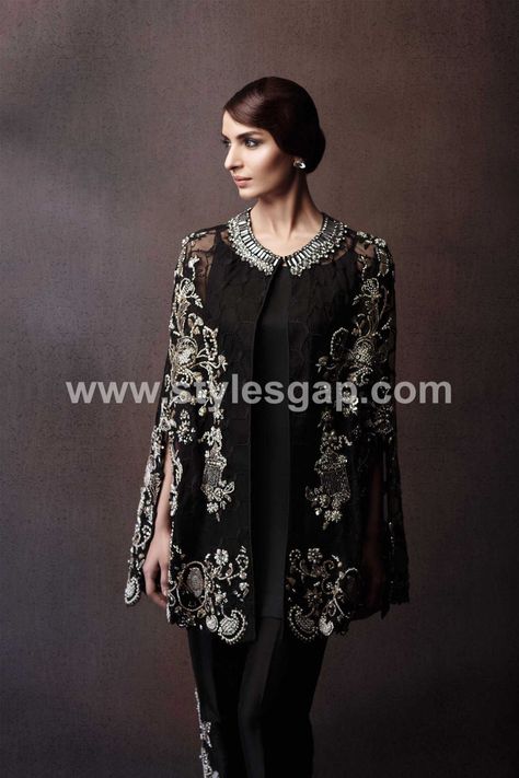 Latest Pakistani Cape Style Dresses 2019-2020 Top Designer Collection Cape Dresses, Boutique Style Dresses, Dresses Patterns, Pakistani Party Wear, Woman In Black, Pakistani Dresses Casual, Latest Fashion Dresses, Cape Style, Party Kleidung