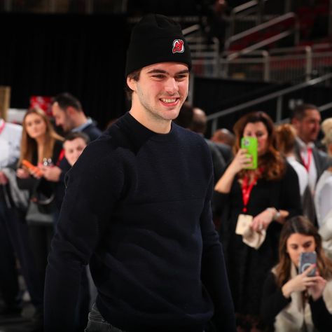 Nico Hischier, Philadelphia Flyers Hockey, Hockey Guys, Hockey Men, Flyers Hockey, Hot Hockey Players, Hockey Baby, Imaginary Boyfriend, Captain My Captain