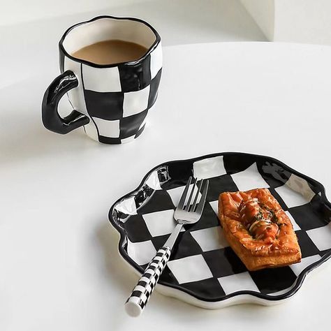 Kitchen Plates Set, Kitchen Plate, Checker Board, Cerámica Ideas, Breakfast Set, Tanah Liat, Keramik Design, Apartment Decor Inspiration, Gothic House