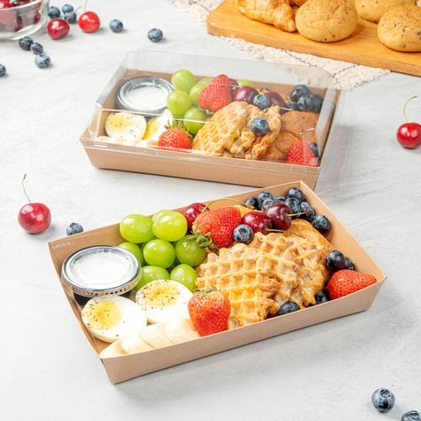 Breakfast To Go Packaging, Brunch Box Packaging, Breakfast Boxes Ideas, Brunch Box Breakfast Ideas, Waffle Box Packaging, Brunch Boxes To Go, Brunch Box Ideas To Go, Fruit Business Ideas, Breakfast Box Packaging