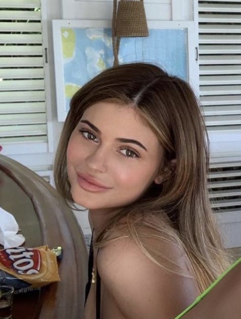 Kylie Jenner Brown Hair With Highlights, Kylie Jenner Blonde Highlights, Kylie Blonde Hair, Kylie Jenner Blonde Hair, Kylie Jenner Hair Color, Kylie Jenner Blonde, Hair Color For Brown Skin, Kylie Hair, Jenner Hair