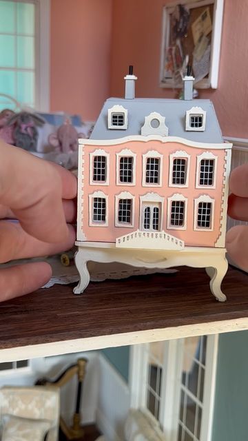 Carinne on Instagram: "I love my traditional dollhouses…but I have become quite addicted to micro scale houses too. There is something magical about them. Maybe it’s because they are slightly hidden…tucked away…. Plus…they’re so pretty!!😊. Which one is your favorite? And..see if you can find all the tiny micro micro houses hidden inside #dollhouse #microscale #micro #teeny #moderndollhouse" Dollhouse 1:6 Scale, Micro Dollhouse, Quarter Scale Dollhouse, Micro Scale, Dollhouse Miniatures Kitchen Factory Direct Craft, Dollhouse Furniture 1:24 Scale, Micro House, Modern Dollhouse, Miniature Furniture