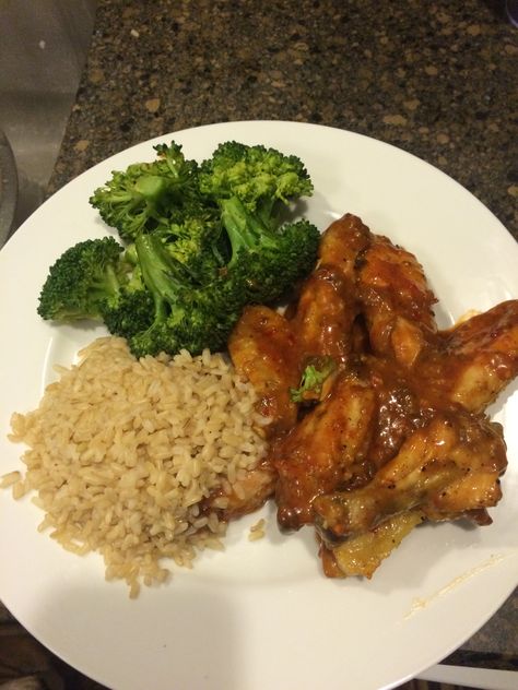 Baked chicken wings with three sauces on top! With Brown rice and broccoli Yummy! Broccoli Wings Air Fryer, What To Make With Chicken Wings, Turkey Wings And Rice Oven Baked, Chicken And Broccoli With Brown Sauce, Brown Rice With Chicken Broth, Air Fryer Old Bay Chicken Wings, Rice Flour Recipes, Boiled Chicken Breast, White Cake Recipe