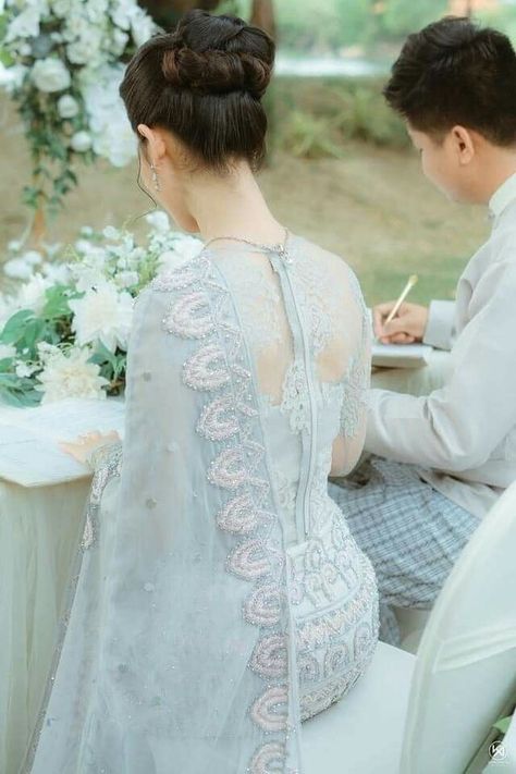 Burmese Wedding Dress, Myanmar Wedding Dress, Burmese Wedding, Myanmar Wedding, Elven Wedding Dress, Wedding Dress Design, Wedding Dresses Videos, Engagement Party Dresses, Burmese Clothing