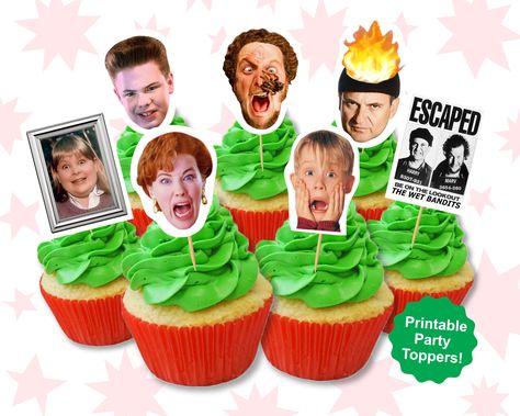 Surprise your guests with these printable Home Alone cupcake toppers. Perfect for a Christmas movie quizz night or 90s Christmas movie party Find matching Home Alone banner here! www.etsy.com/listing/1331018700 Find matching Home Alone activity page here! www.etsy.com/listing/1610451703 This listing is for a digital file, nothing physical will be shipped to you.  WHAT'S INCLUDED? ---------------------------- Files are compatible with both US and UK/Australia/NZ/Canada 1 x A4/ US Letter Compatibl Home Alone Party, Christmas Cupcake Toppers, Kevin Mccallister, Home Alone Movie, Home Alone Christmas, Christmas Units, Christmas Movie Night, Christmas Cupcake, Party Topper