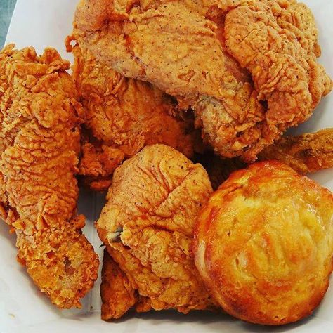 Krispy Krunchy Chicken adds a new location in Bellbrook. Krispy Krunchy Chicken Recipe, Krispy Krunchy Chicken Copycat Recipe, Krispy Krunchy Chicken Biscuits, Krispy Krunchy Chicken, Chicken Stripes, Chicken Menu, Crispy Chicken Wings, Chicken And Biscuits, Oven Chicken