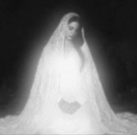 Lysandra Ennar, Am I Dreaming, Of Ideas, Lana Del Rey, Veil