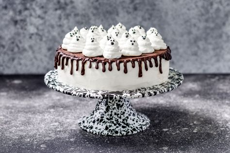 A Ghost Cake That's More Sweet Than SpookyDelish Ghost Meringues, Baked Meringue, Cake Halloween, Ghost Cake, Black Food Coloring, Sweet Cake, Spooky Ghost, Halloween Desserts, Halloween Recipes