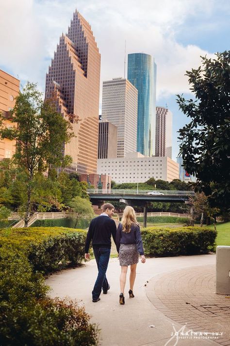 Downtown Houston Engagement,Houston Wedding Photographer, Downtown Houston Photoshoot Locations, Engagement Photos Houston, Houston Photoshoot, Senior Outfits, Visit Houston, Downtown Photography, Photoshoot Senior, City Portrait, Visit Texas