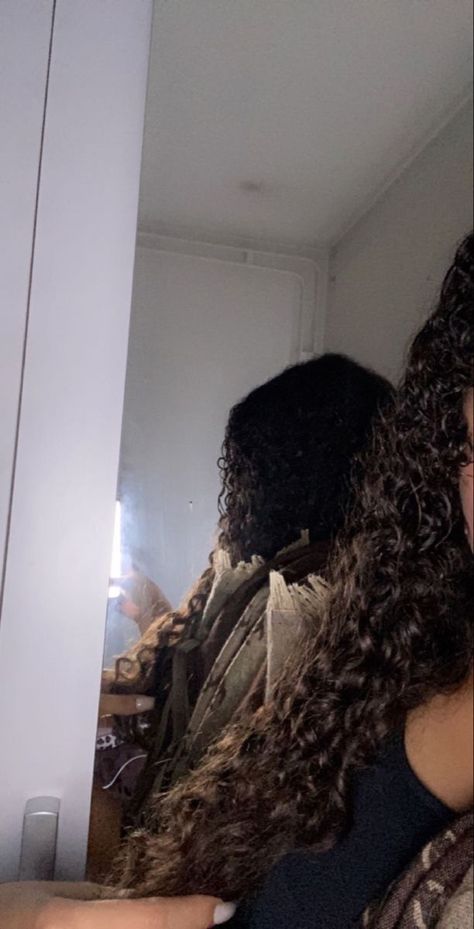 Mirror Pics Curly Hair, Curly Hair Snap, Brown Curly Hair Aesthetic, Curly Hair Mirror Pic, Long Natural Curly Hair, Hair Mirror, Light Curls, Mixed Curly Hair, Brown Curly Hair