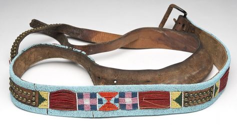 Crow women's leather belt decorated with beadwork. Dated circa 1900 from Big Horn Valley, Montana. Minnesota Historical Society Buckskin Jacket, Minnesota Historical Society, Beaded Moccasins, Native American Clothing, Native American Photos, Bead Tutorials, Crow Art, Womens Leather Belt, Beaded Hat