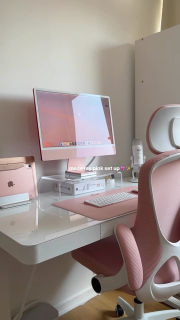 Pink Desk, Desk Inspiration, Office Room Decor, Study Room Decor, Gaming Room Setup, Office Inspo, Home Office Setup, Room Makeover Bedroom, Room Makeover Inspiration