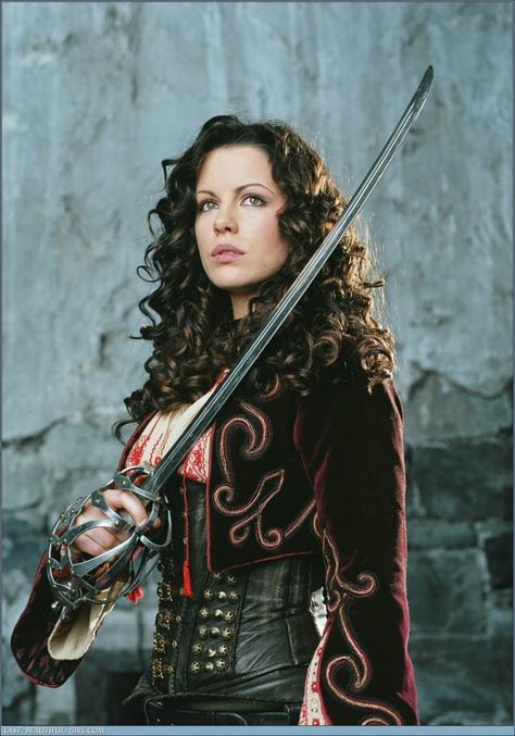 Kate Beckinsale in 'Van Helsing.' Anna Valerious, Van Helsing, Princess Anna, Female Knight, Period Outfit, Costume Drama, Medieval Clothing, Warrior Princess, Kate Beckinsale