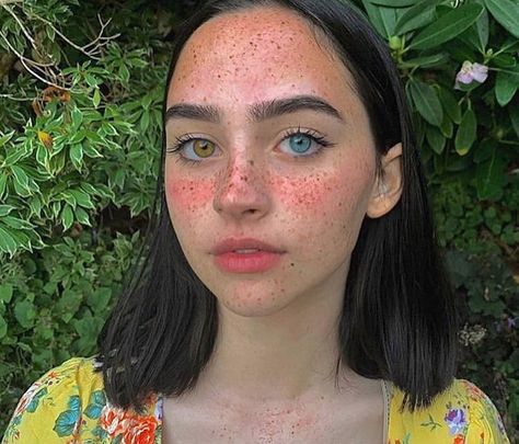 🎨𝓪𝓮𝓼𝓽𝓱𝓮𝓽𝓲𝓬 🎨 on Instagram: “— Do you have freckles? 🧴 ~ edit by @its_aaaesthetic 🧴 Cr @raecambra 🧴” Heterochromia Eyes, Rare Eyes, Women With Freckles, Beautiful Freckles, Pretty Eyes, Beautiful Eyes, Ulzzang Girl, Pretty Face, Aesthetic Fashion