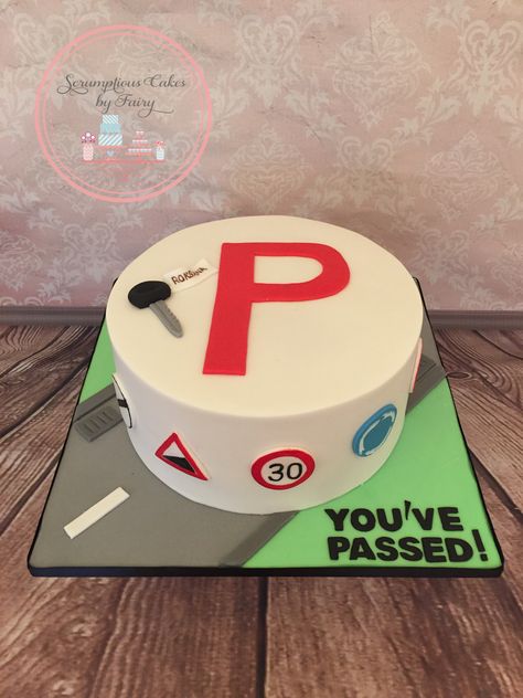 Driving test passing cake New Driver Cake Ideas, License Cake Ideas, Driver License Cake, Driving License Cake, New Driver Cake, Hello Kitty Driving, Boys 16th Birthday Cake, Car Licence, Passing Your Driving Test