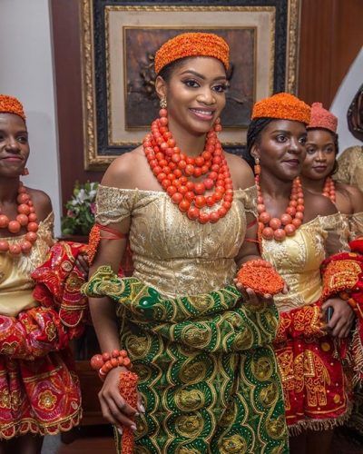 Hot Nigerian Wedding Outfits For Your Traditional Marriage – A Million Styles Nigerian Wedding Outfits, Grooms Shoes, Brides Outfit, Grooms Outfit, Igbo Traditional Wedding, Nigerian Traditional Wedding, African Hair Wrap, African Designers, Naija Wedding