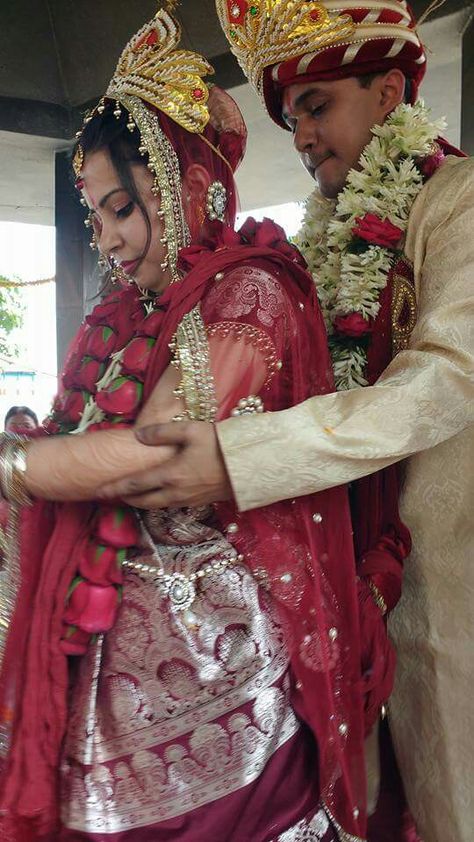 Odia bramhin wedding of a close buddy!! That Benarasi saree....<3 Odia Wedding, Odia Bride, Indian States, Indian Wedding Outfit, Bride Portraits, Wedding Plan, Bride Portrait, Bridal Silk Saree, Indian Bridal Fashion