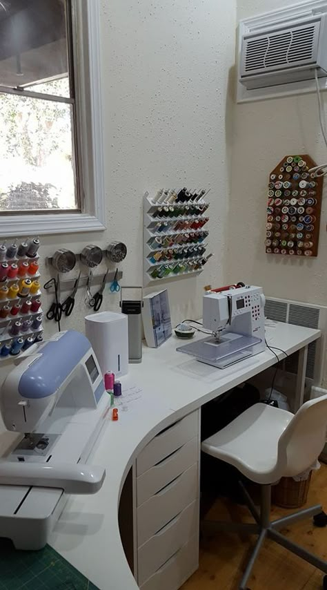 Sewing Atelier Interior, Tiny Sewing Room Ideas, Design Studio Workspace, Sewing Room Furniture, Sewing Room Inspiration, Sewing Room Storage, Sewing Spaces, Sewing Room Design, Sewing Furniture