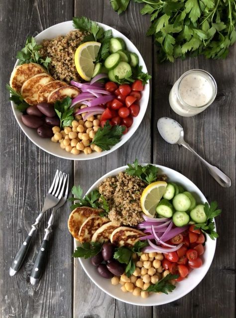 Halloumi Bowl, Vegetarian Bowl, Competition Diet, Vegetarian Bowls, Bulgur Salad, Cracked Wheat, Whole Grain Cereals, Salad Meal Prep, Cold Lunches