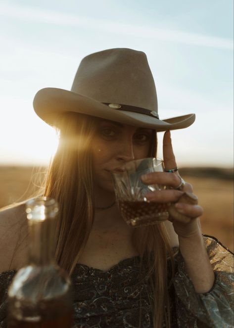 Bourbon Photoshoot, Whiskey Photoshoot, Beth Dutton Photoshoot Ideas, Western Whiskey Photoshoot, Moody Cowgirl Photoshoot, Outlaw Women, Cowgirl Photography, Western Photo Shoots, Cowgirl Photoshoot