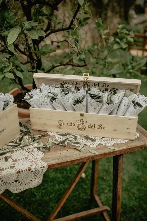 Eucalyptus Confetti Wedding, Confetti Display, Diy Confetti Cones, Emma Allen, Confetti Ideas, Leaf Confetti, Confetti Cones, Biodegradable Confetti, Diy Confetti