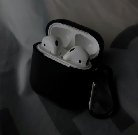 Airpods Case Aesthetic Black, Black Airpods Aesthetic, Fone Aesthetics, Air Pods Aesthetic, Eyebrow Shaping Makeup, Airpods Case Aesthetic, Rainbow Photography Nature, Airpods Aesthetic, Impulsive Ideas