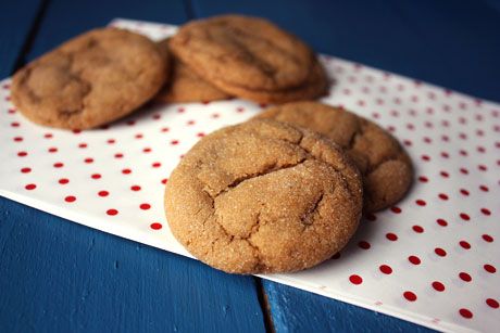 Soft Gingersnaps - She Makes and Bakes Soft Gingersnap Cookies, Ginger Snaps Recipe, Cinnamon Baking, Soft Ginger Cookies, Chewy Ginger Cookies, High Altitude Baking, Ginger Molasses, Soft Cookies, Ginger Molasses Cookies