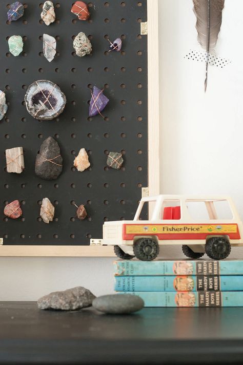 Rock Collection Storage, Arrowhead Display, Rock Collection Display, Lay Baby Lay, Rock Room, Table Ikea, Baby Room Ideas, Diy Display, Collection Display