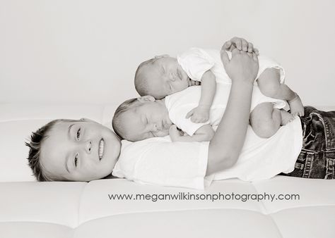 Twins Newborn Photoshoot With Siblings, Newborn Twin Photos, Twin Baby Photography, Twin Baby Photos, Twins Photography, Twins Newborn, Twin Newborn, Twin Pictures, Twin Photography