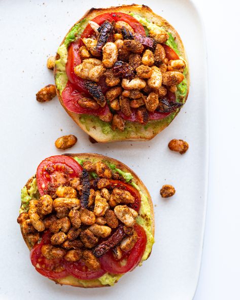 Crispy White Beans, Bagel Fillings, Avocado Bagel, Justine Snacks, Justine Doiron, Chili White, Whole Wheat Bagel, White Bean Recipes, Bean Recipe