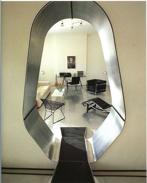 YESTERDAY‘S VISUAL MAGAZINE on Instagram: “Deyan Sudjic’s  flat deisgned by Jan Kaplicky, a visionary Czech architect, who turned the inside of the apartment into a spaceship…” 80s Apartment, Living Room Fort, Future Systems, Christmas Lights Inside, Magic Portal, Architectural Concept, Contemporary Apartment, Chic Spaces, Vintage Interiors